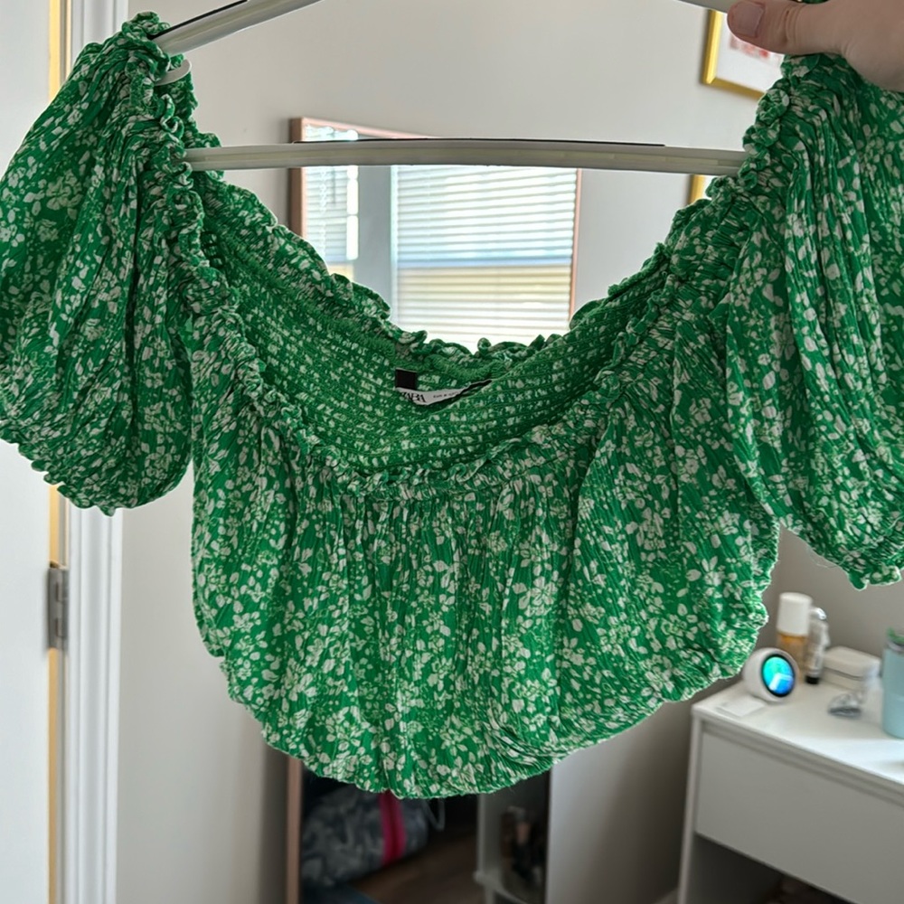 Zara cropped green top